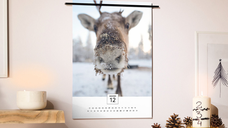 Zwölfmal Freude verschenken: Ein Wandkalender mit eigenen Fotos begleitet die beschenkte Person durch das neue Jahr. Foto: DJD/CEWE