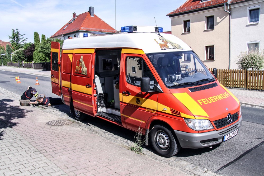 © Roland Halkasch Symbolfoto: Die Besatzung des Gerätewagen (GW) Tier im Einsatz.
