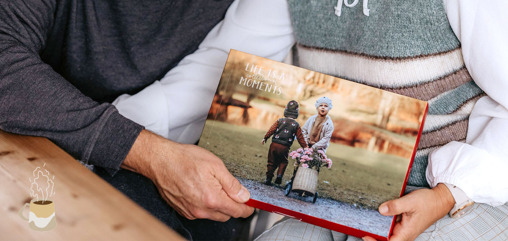 Vorfreude verschenken: Ein Adventskalender mit einem Foto der Enkel beschert den Großeltern 24 Glücksmomente. Foto: DJD/CEWE