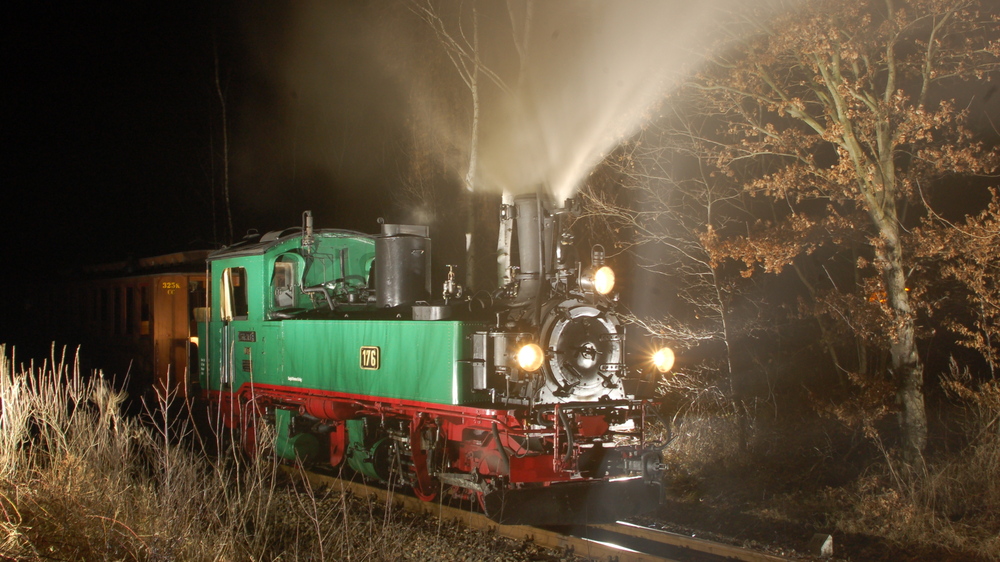 Die historische grüne Dampflok der Gattung IV K fährt von Radebeul Ost zum Moritzburger Weihnachtsmarkt und zur Aschenbrödel-Ausstellung im Barockschloss. Foto: Traditionsbahn Radebeul