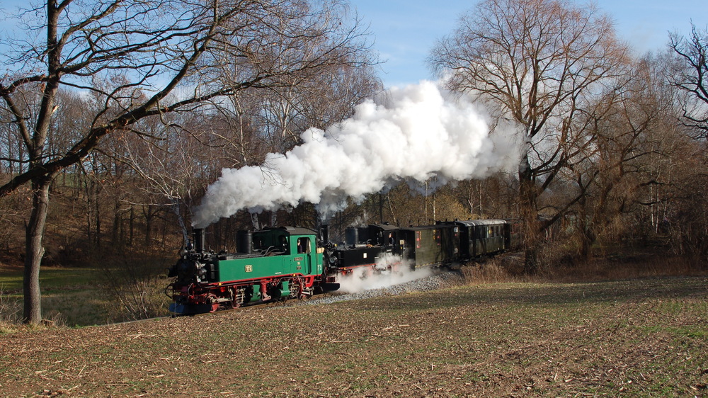 Die historische grüne Dampflok der Gattung IV K fährt von Radebeul Ost zum Moritzburger Weihnachtsmarkt und zur Aschenbrödel-Ausstellung im Barockschloss. Foto: Traditionsbahn Radebeul