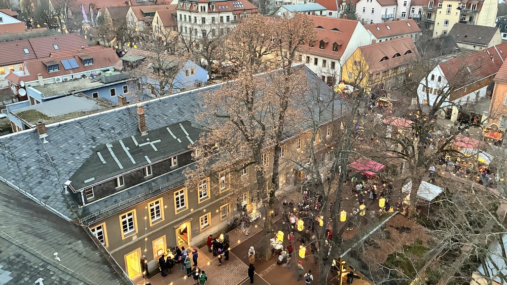 Lichterglanz und Budenzauber Altkötzschenbroda. - Blick von der Friedenskirche Foto: Sylvio Dittrich