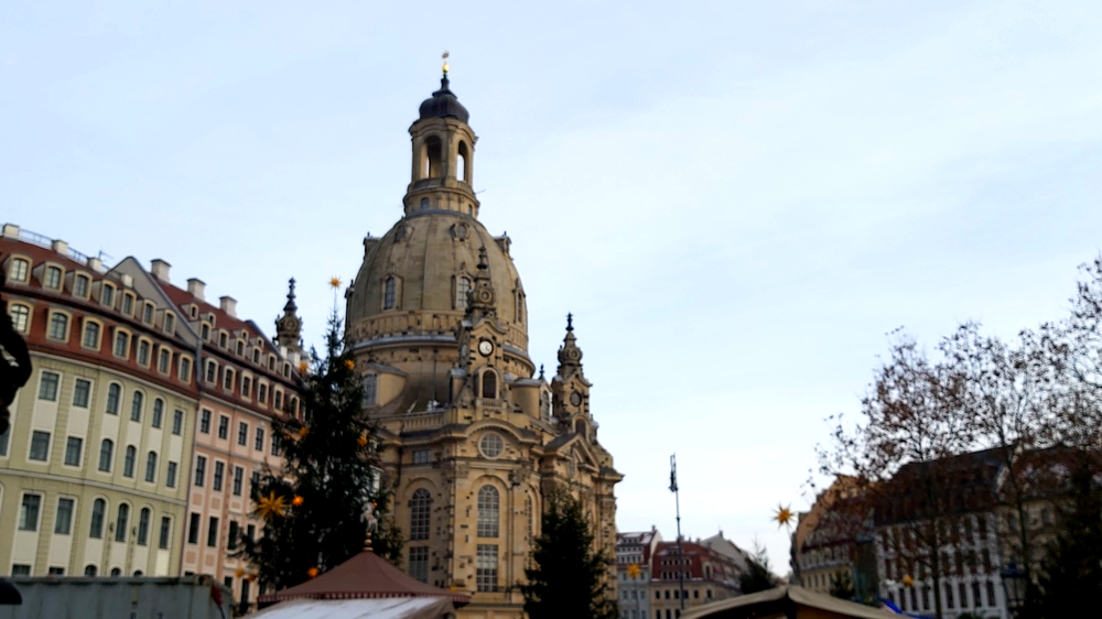 Weihnachten beginnt vor der Frauenkirche  33. Weihnachtliche Vesper vor der Frauenkirche am Dienstag, 23. Dezember 2025. Foto: MeiDresden.de