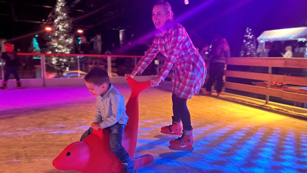 Indoor Familien Eisbahn Oskarsharshausen. Foto: Oskarshausen