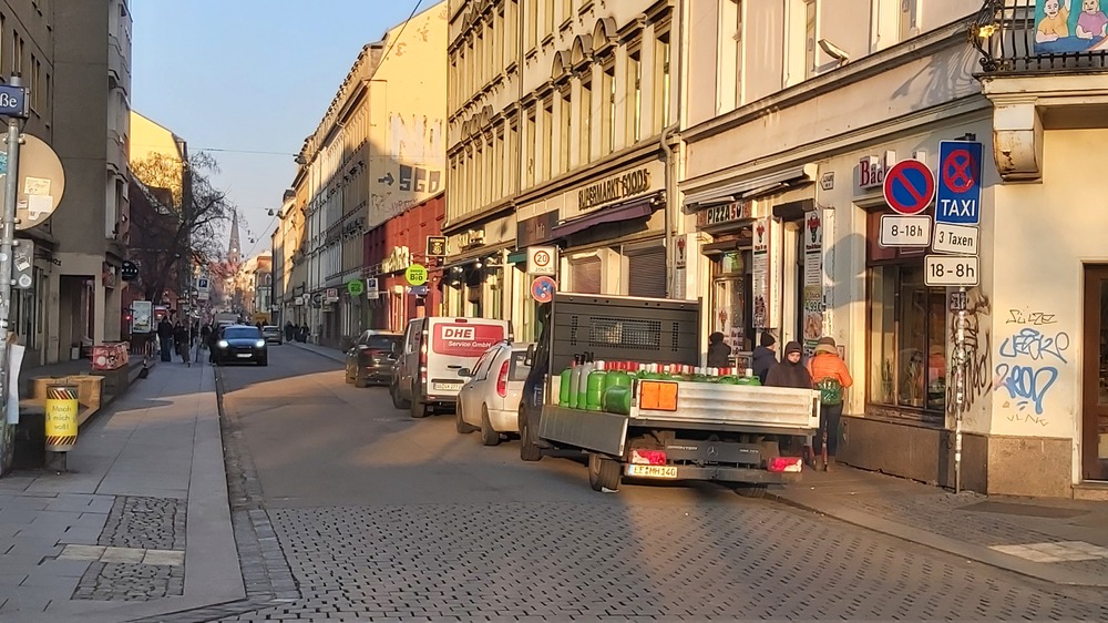 Initiative Verkehrswende Dresden begrüßt den Vorschlag des Stadtbezirkbeirates, die Alaunstraße temporär vom Autoverkehr zu befreien. Foto: MeiDresden.de