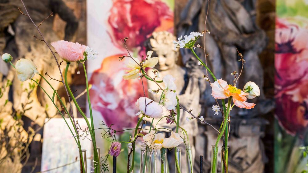 Dresdner Frühling im Palais ist ein farbenprächtiges Gesamtkunstwerk aus zehntausenden Frühlingsblühern, meisterhafter Floristik, barocker Architektur sowie Licht und Klang. Dazu passend wird frühlingshafte Poesie gesucht. Foto: Sebastian Thiel