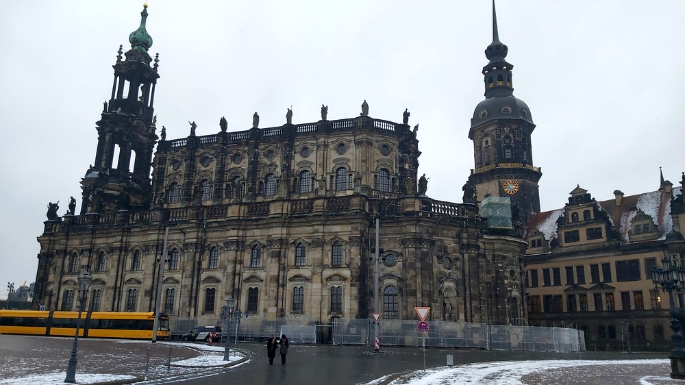 Hofkirche Dresden: Heilige Figur des Franz von Assisi verliert Arm. Foto: MeiDresden.de