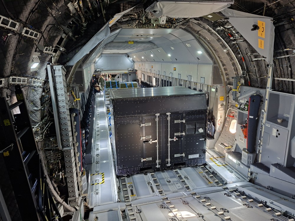 Im Laderaum der 54+62 befand sich bereits viel Equipment, dass für die unterschiedlichen Konfigurationen des A4500M genutzt werden kann.  Foto: © Bundeswehr/Martin Buschhorn