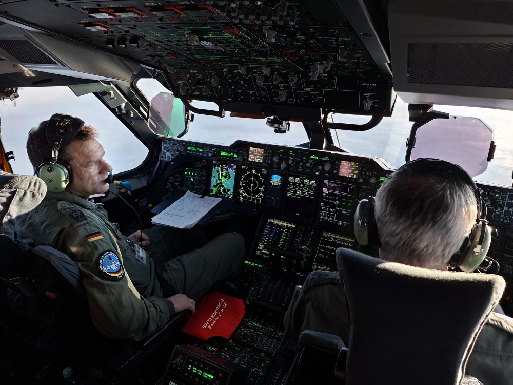 Oberst Markus Knoll ist ein erfahrener Transportpilot und ausgebildeter A400M-Kommandant  Foto: © Bundeswehr/Martin Buschhorn