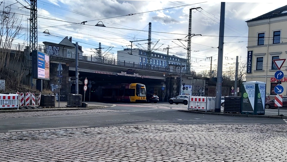 Bau der vorläufigen Trinkwasserleitung geht auf Leipziger Straße weiter. Foto: MeiDresden.de