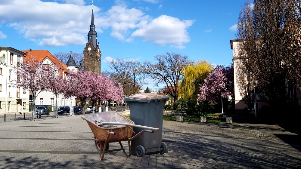 Der Coswiger Frühlingsputz - Stadt ruft Bürgerinnen und Bürger zum Mitmachen auf. Foto: MeiDresden.de (Bildmontage)