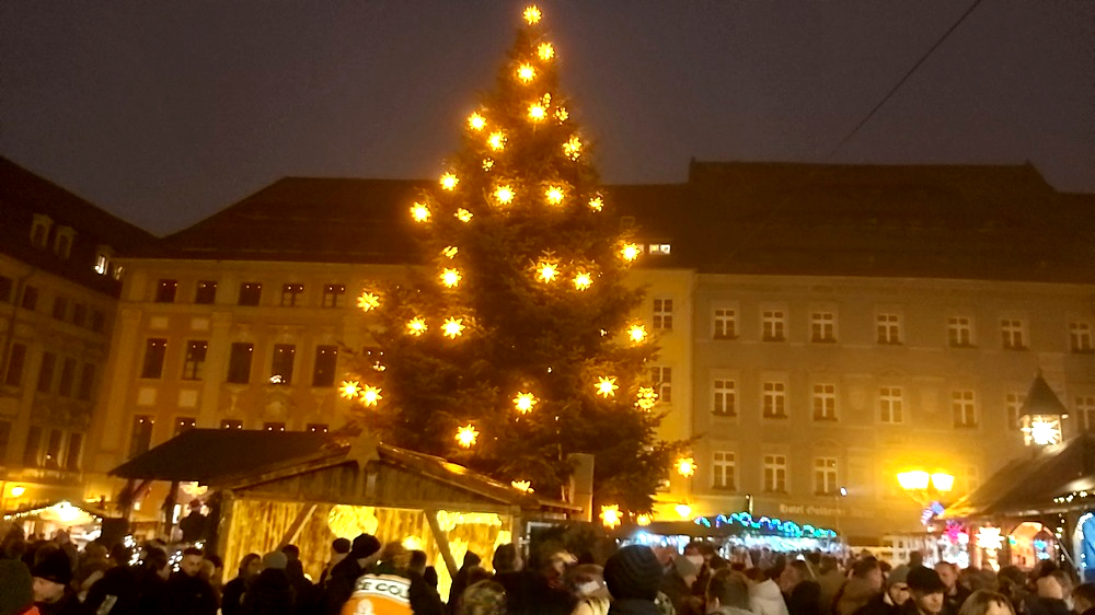 Der weltbekannte Wenzelsmarkt in Bautzen ist ein Muss zur Weihnachtszeit. Foto: MeiDresden,de