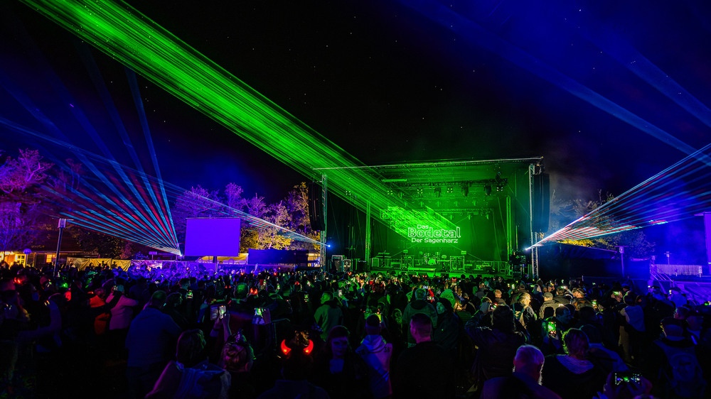 In der „Nacht der Nächte“ wird das Bodetal zum brodelnden Hexenkessel. Foto: DJD/Bodetal Tourismus/Marko Heiroth