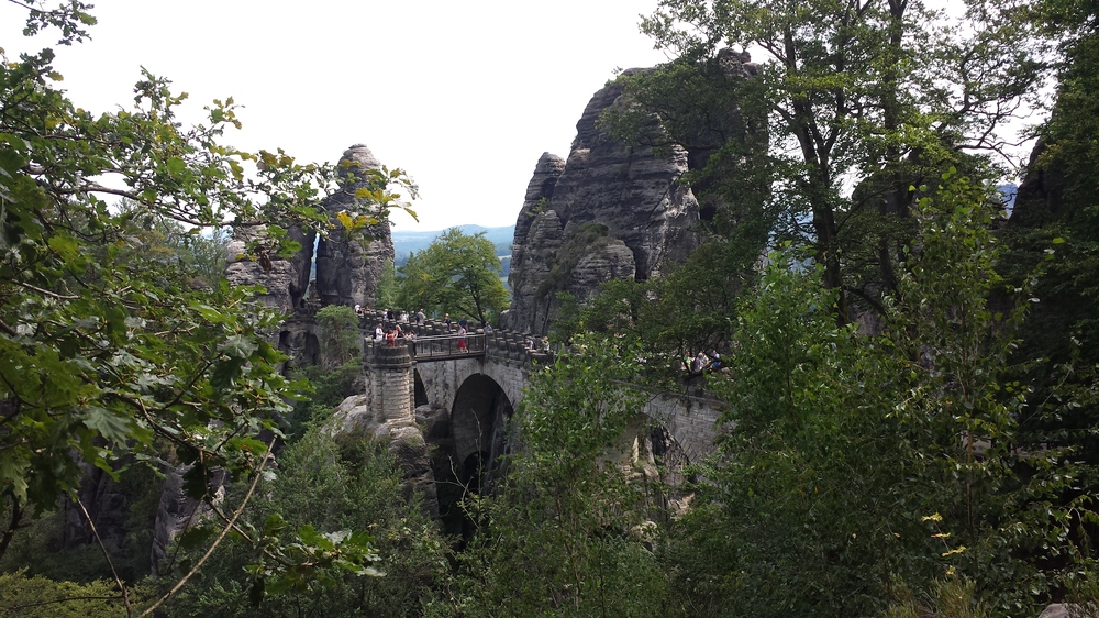 Ein Aufstieg zur Bastei in Rathen wird mit einem fantastischen Panoramablick belohnt.. Foto: MeiDresden.de