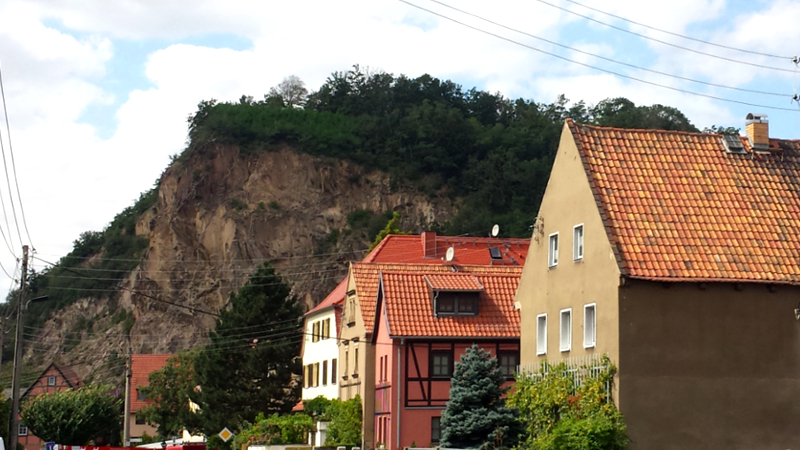 Die sächsische Bosel überragt das Elbtal in Richtung Meissen. Foto: MeiDresden.de