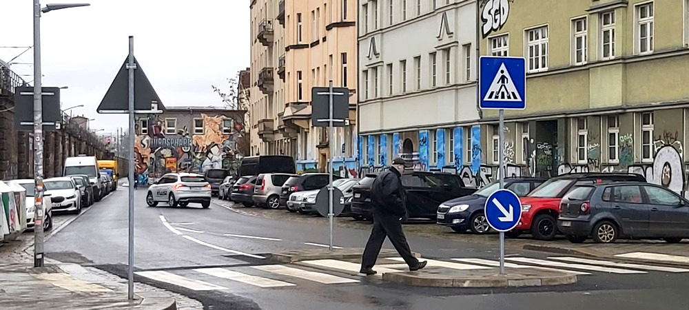 Neustadt: Neuer Fußgängerüberweg auf dem Dammweg . Foto: MeiDresden.de