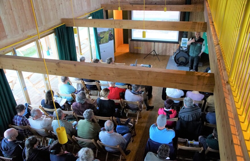 Uwe Borrmeister, Leiter der Nationalpark- und Forstverwaltung Sächsische Schweiz von Sachsenforst (h. r.) wird bei der Veranstaltung zum Jahresbericht 2025 im WalderlebnisZentrum Leupoldishain über die Arbeit und Arbeitsergebnisse der Nationalpark- und Forstverwaltung für die Nationalparkregion Sächsische Schweiz im Jahr 2025 informieren und einen Ausblick auf deren Arbeit im laufenden Jahr 2026 geben. . Foto: Kati Partzsch