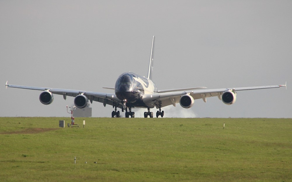 A380 Mike Hotel gelandet  Foto: © Tim Völkel