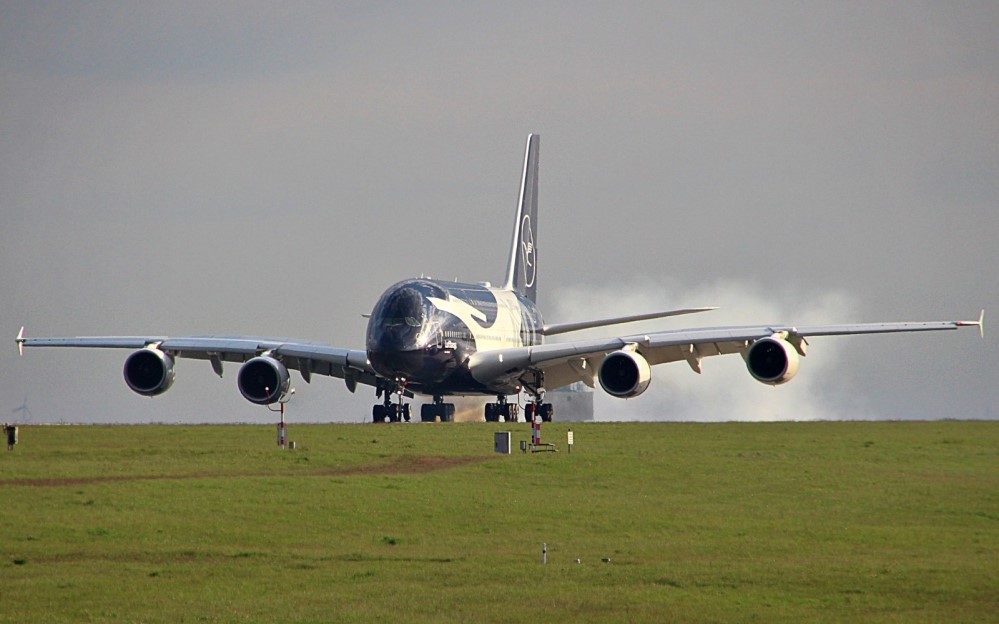 A380 Mike Hotel gelandet  Foto: © Tim Völkel