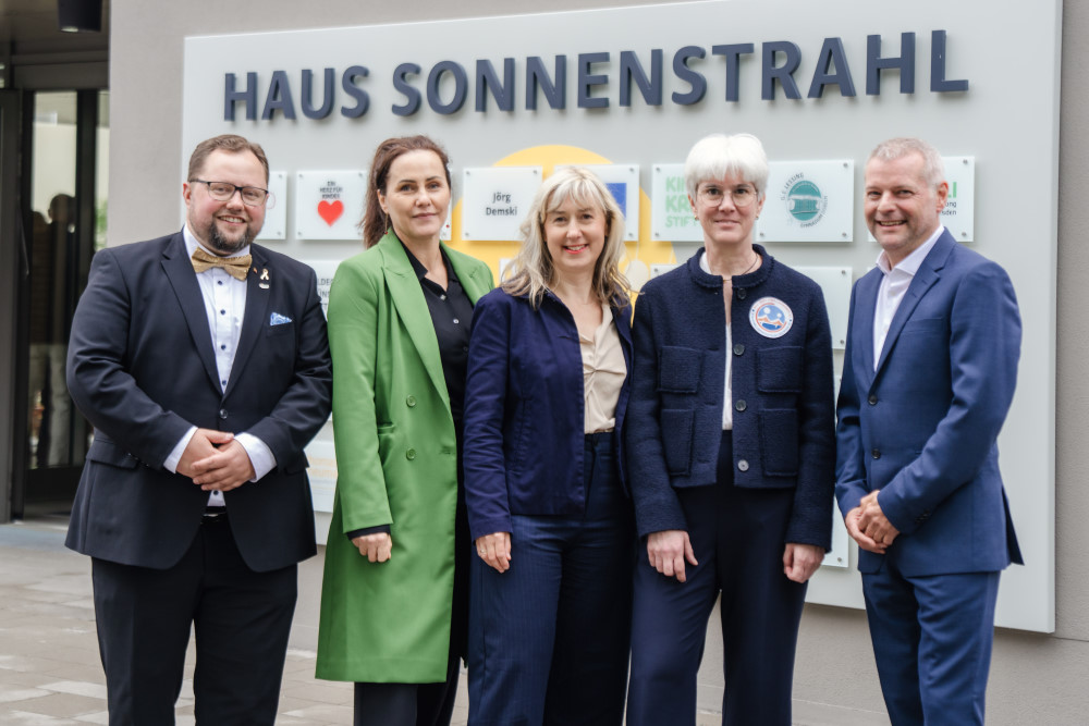 Sonnenstrahl und SPKZ unter einem Dach. Foto Michael Schmidt