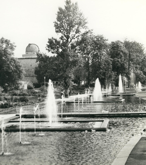 Auch in den 1960er-Jahren gab es bereits die Wasserfontänen. Foto: DJD/Erfurter Garten- und Ausstellungs/egapark-Archiv
