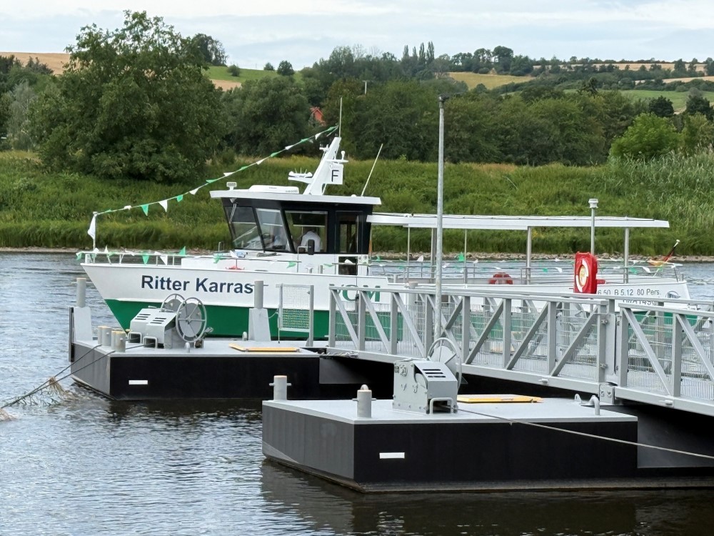 Inbetriebnahme E Fähre Ritter Karras Fährschiff    Foto Stadtverwaltung Coswig