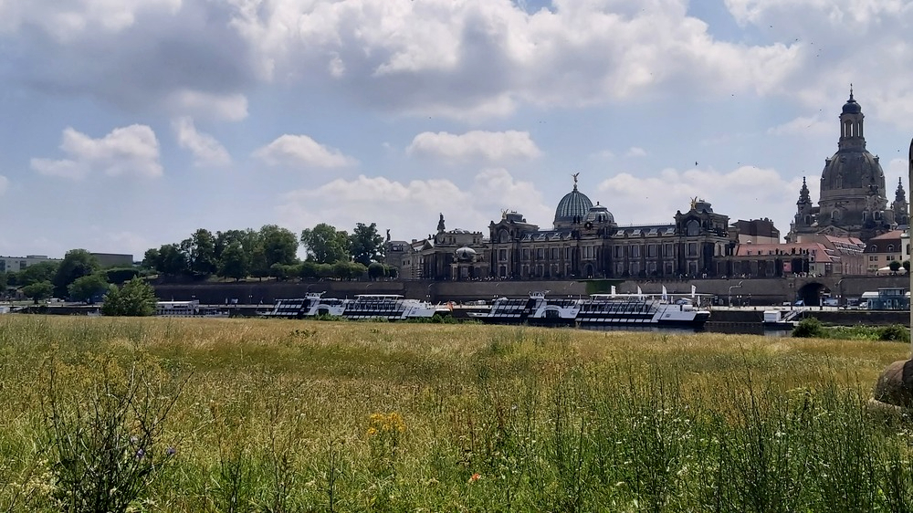 Ab und zu gab es auch dunkle Wolken,aber insgesamt fiel nicht wirklich  viel Niederschlag. Foto: MeiDresden.de