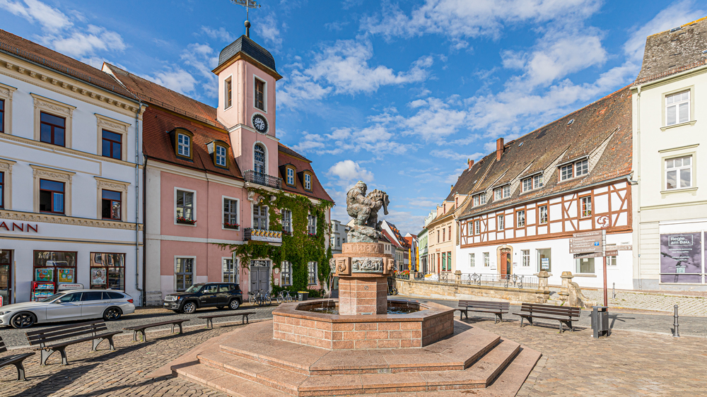 Marktplatz-Wurzen-Ringelnatzbrunnen-Rathaus-Region-Leipzig. © Philipp-Kirschner