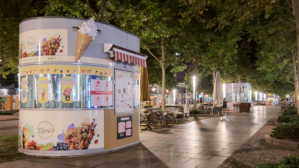 Vorbei mit Bratwurst, Eis und kühlem Bier - Imbissbuden auf der Prager müssen weg. Foto :MeiDresden.de