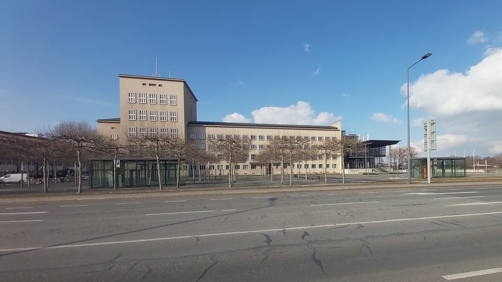 LSpatenstich für die Erweiterung des Sächsischen Landtags: Neubau schafft Voraussetzung für umfassende Sanierung des Parlamentsgebäudes. Foto: MeiDresden.de