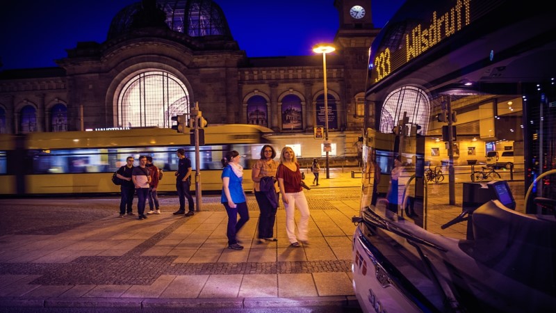 Regionaler Nachtverkehr macht Pause   - Nachtbus am Dresdner Hauptbahnhof     Symbolfoto:  Lars Neumann 