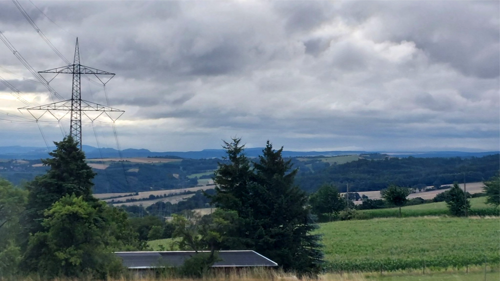 Auch in den nächsten Tagen brodelt es weiter in der Wetterküche, bei Temperaturen zwischen 24 und 29 Grad sind immer wieder Schauer und Gewitter möglich. ©MeiDresden.de