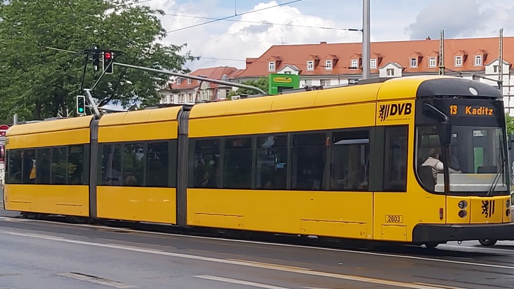 Gleisbau auf der Bürgerstraße in Dresden Pieschen - Linie 13 wird umgeleitet. Foto: MeiDresden.de